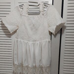 Elegant White Lace Trimmed Women's Top